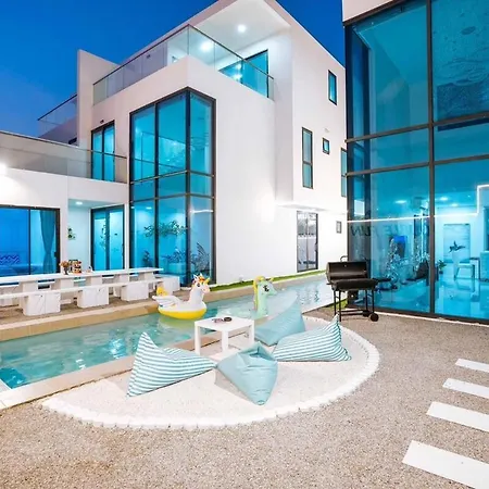 Always Fun Pool Villa